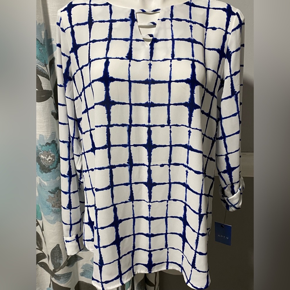 Ladder front tunic  brand Apt 9  Blue/white